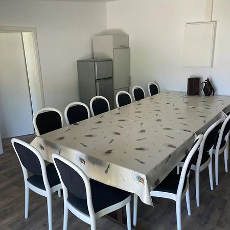 Ferienzimmer Mit Zwei Einzelbetten Und Gemeinschaftkueche Warnow  Eksteriør billede