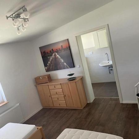Ferienzimmer Mit Zwei Einzelbetten Und Gemeinschaftkueche Warnow  Eksteriør billede