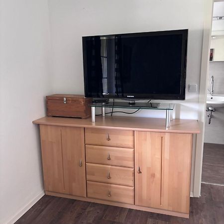 Ferienzimmer Mit Zwei Einzelbetten Und Gemeinschaftkueche Warnow  Eksteriør billede